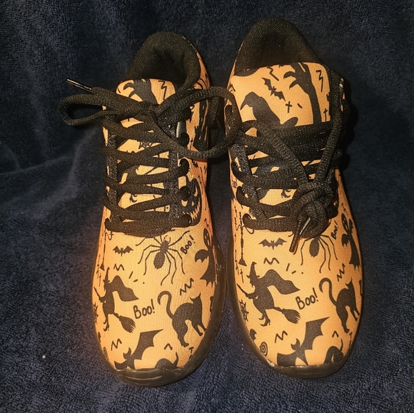 Perfect for halloween - Picture 2 of 4